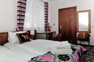 Отели типа «постель и завтрак» Jasmin Complex Resort & Spa Krzeszów Dolny Семейный номер-6